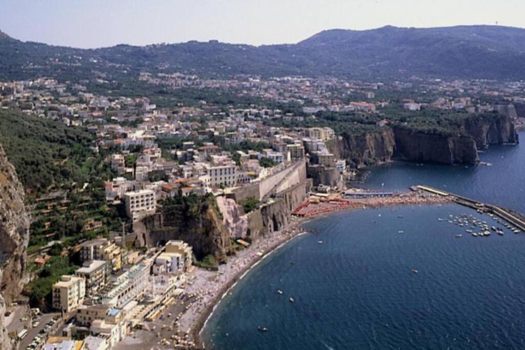 The Sweet Attic Room - De Vivo Realty Meta Di Sorrento エクステリア 写真